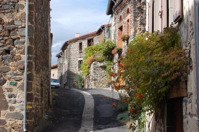 Rue des Vignerons. Chilhac est un ancien village viticole.