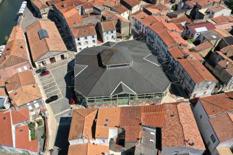 le marché couvert et la halle aux poissons
